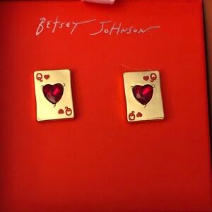 Betsey Johnson Gold Tone Queen Of Hearts Stud Earrings Crystal Accent NWT